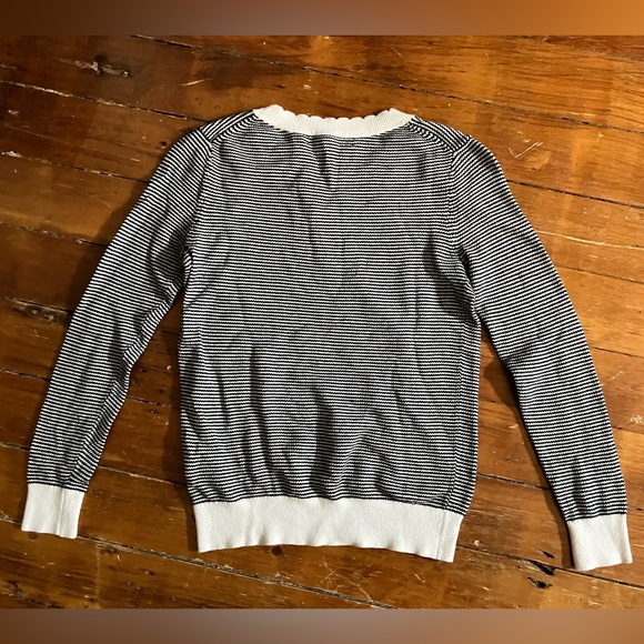 Black and white striped Banana Republic sweater - Picture 3 of 3